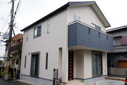 枚方市:耐震考慮し、建て替えたお家 太陽光パネル設置のエコな2階建て住宅(26坪)
