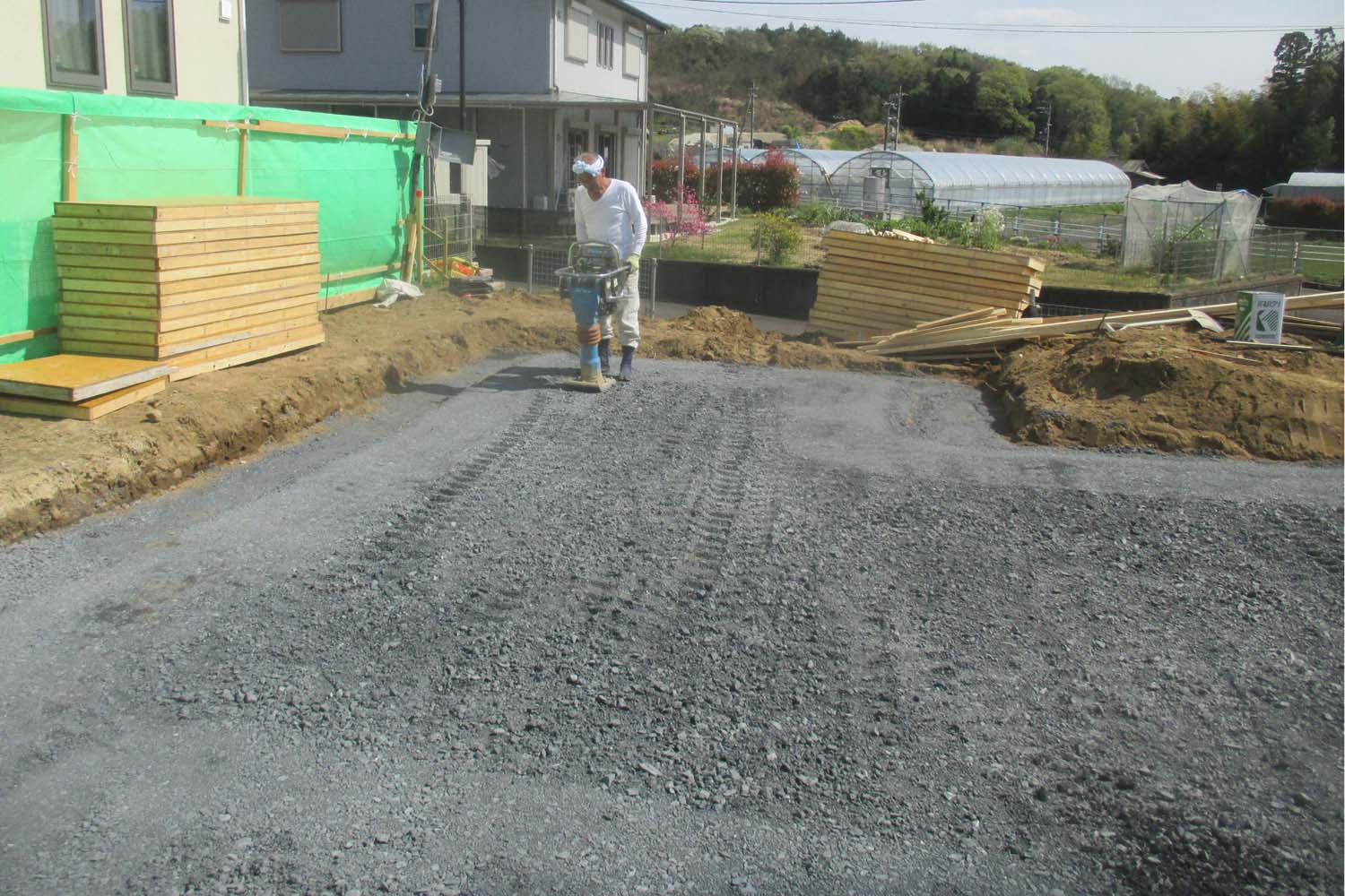 生駒郡　Ｙ様邸　砕石敷き込み